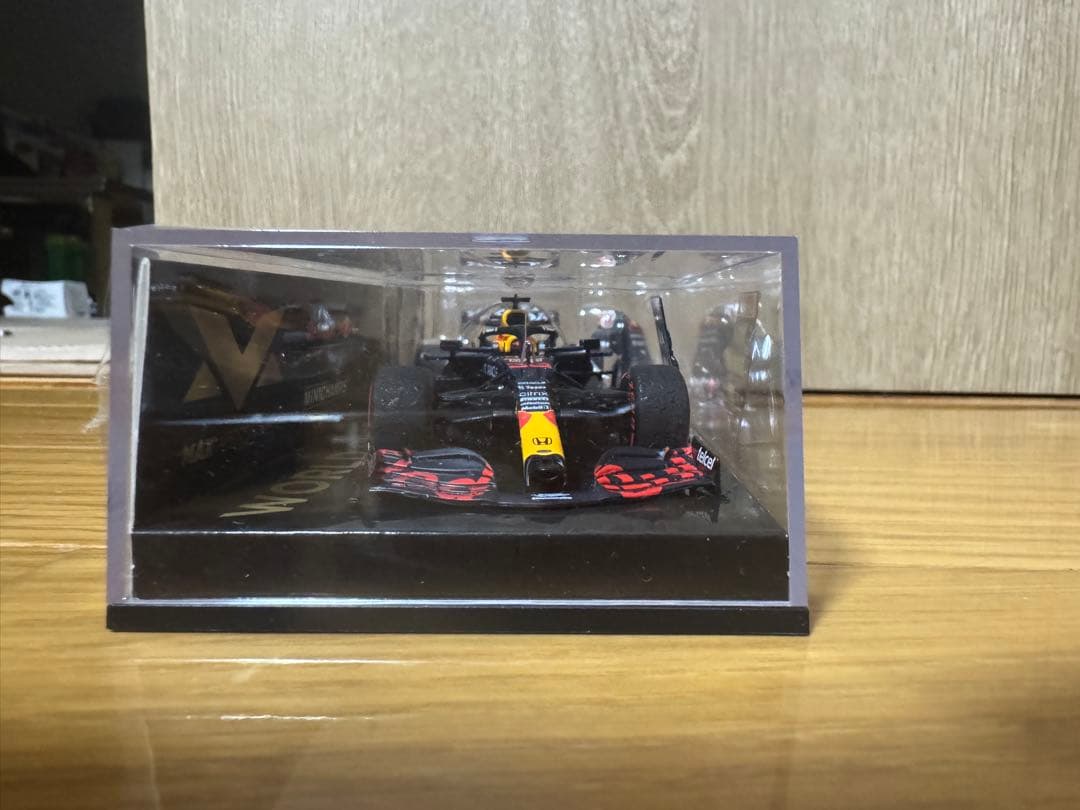 ミニチャンプス　1/43 レッドブル　マックス・フェルスタッペン