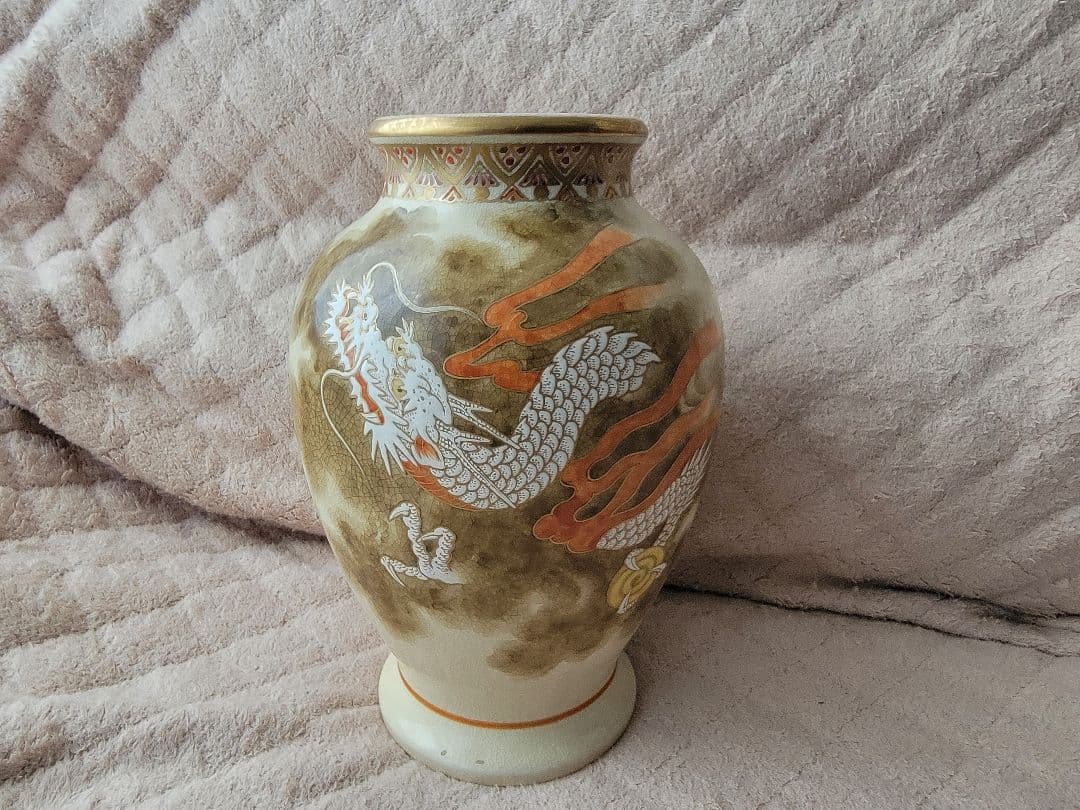 ドラゴン装飾 陶器花瓶
