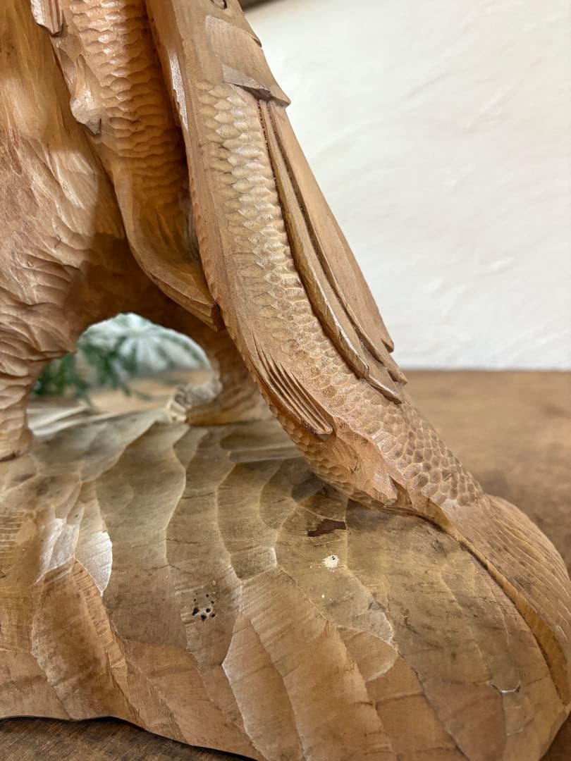 木彫り　鮭担ぎ熊　堀井作