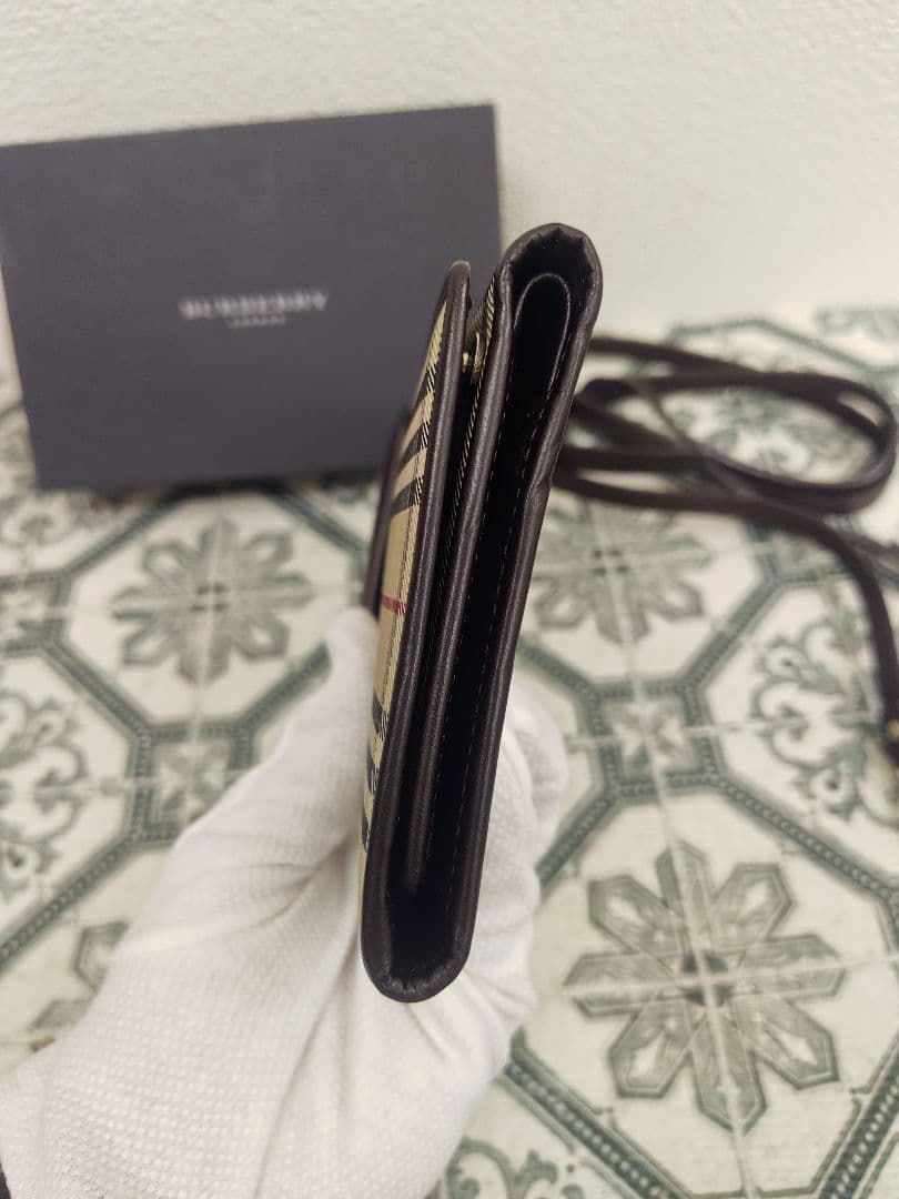 バーバリーショルダータイプの財布、BURBERRY