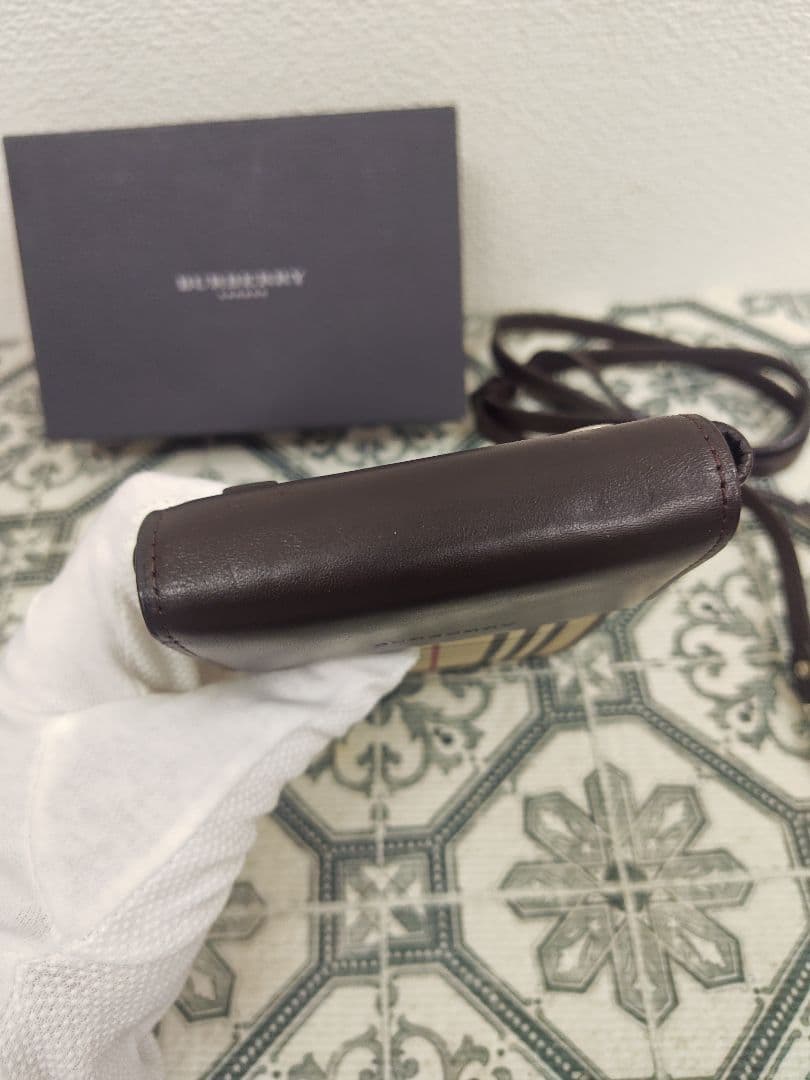 バーバリーショルダータイプの財布、BURBERRY