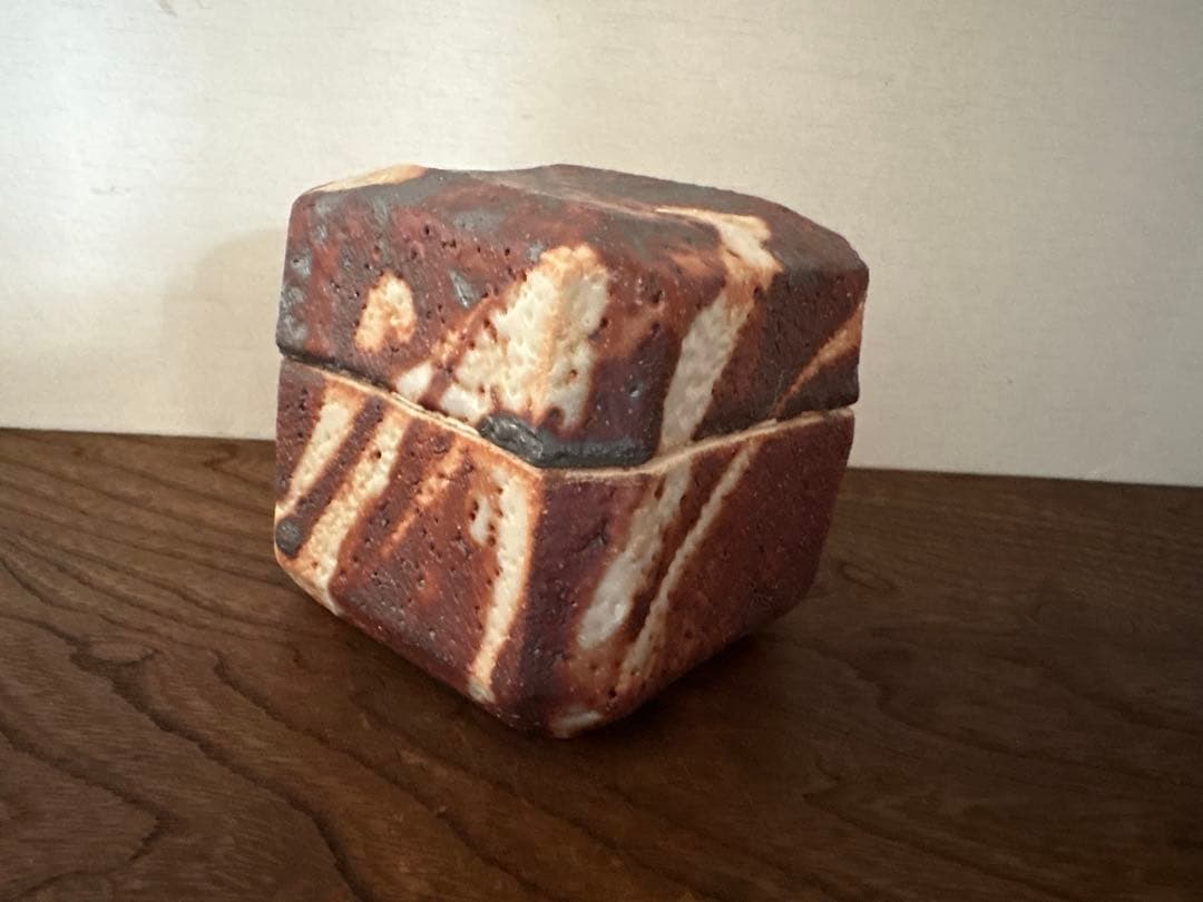 松崎健　志野香合　共箱