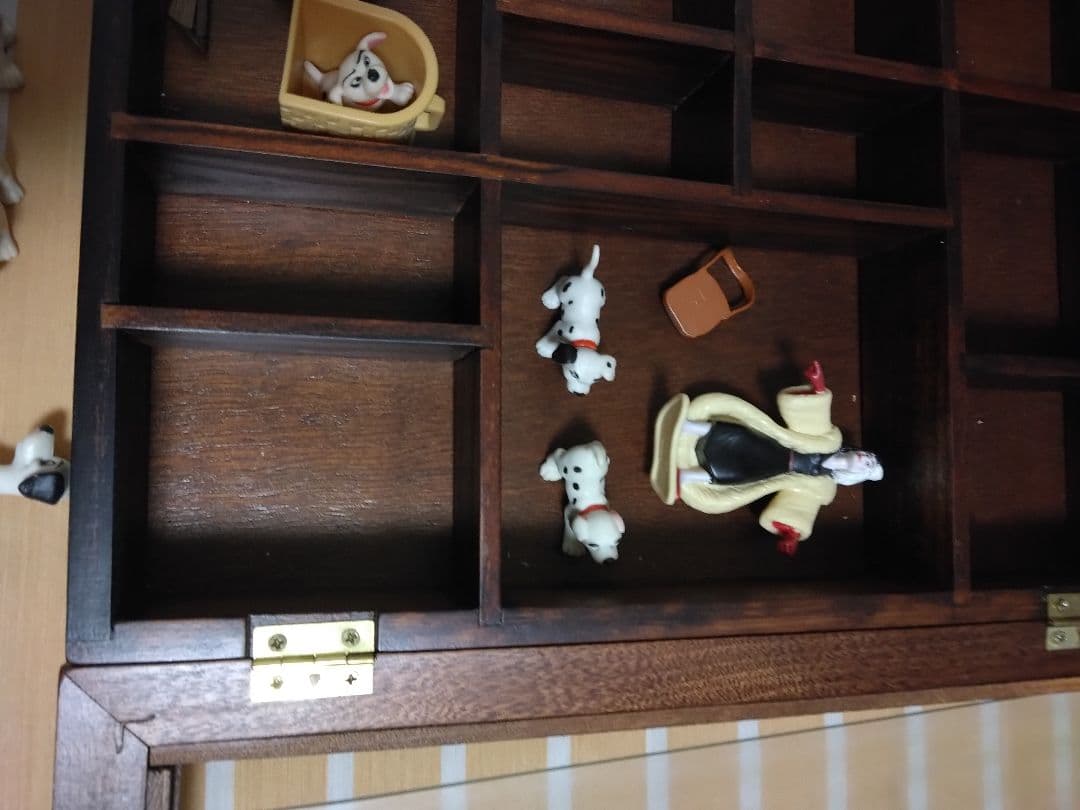 101ディズニーミニキャラ棚木箱ディスプレイ