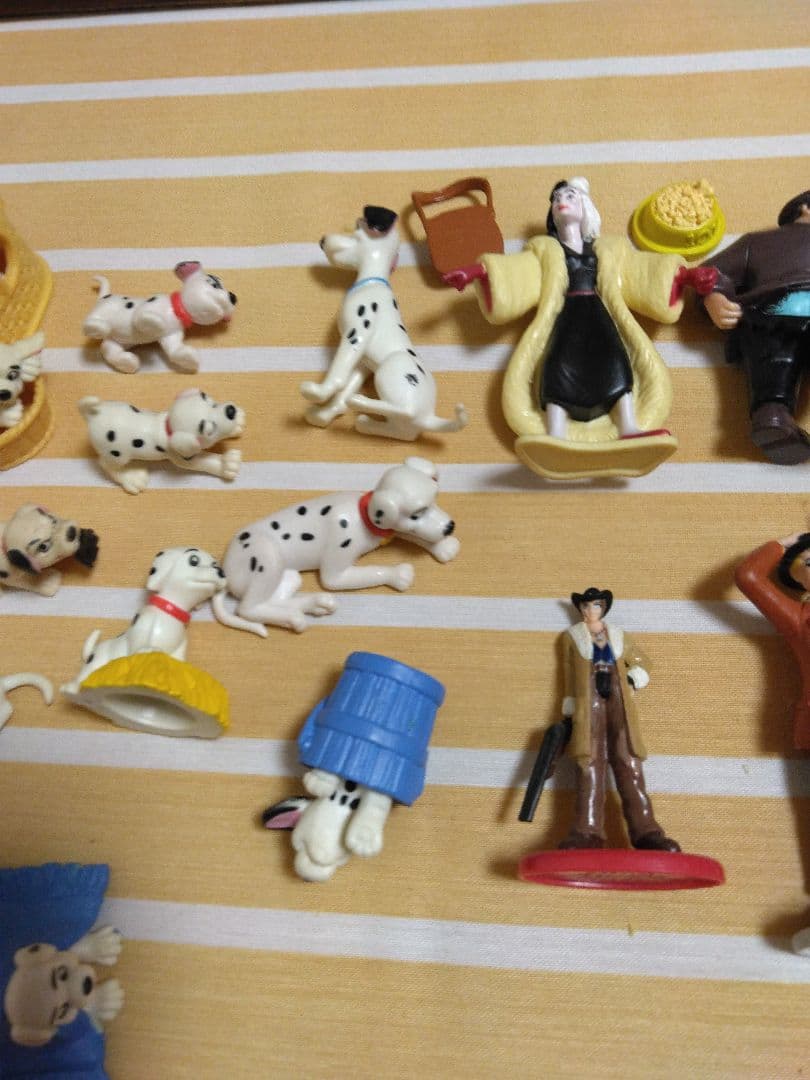 101ディズニーミニキャラ棚木箱ディスプレイ