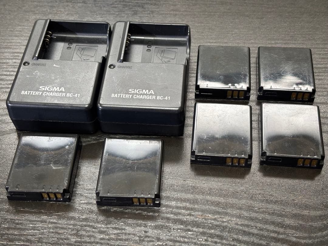 美品◎SIGMA DP3 Merrill*純正バッテリー6個*三脚つき