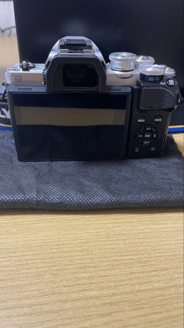 OLYMPUS OM-D E-M10 MarkⅢ ダブルズームキット シルバー