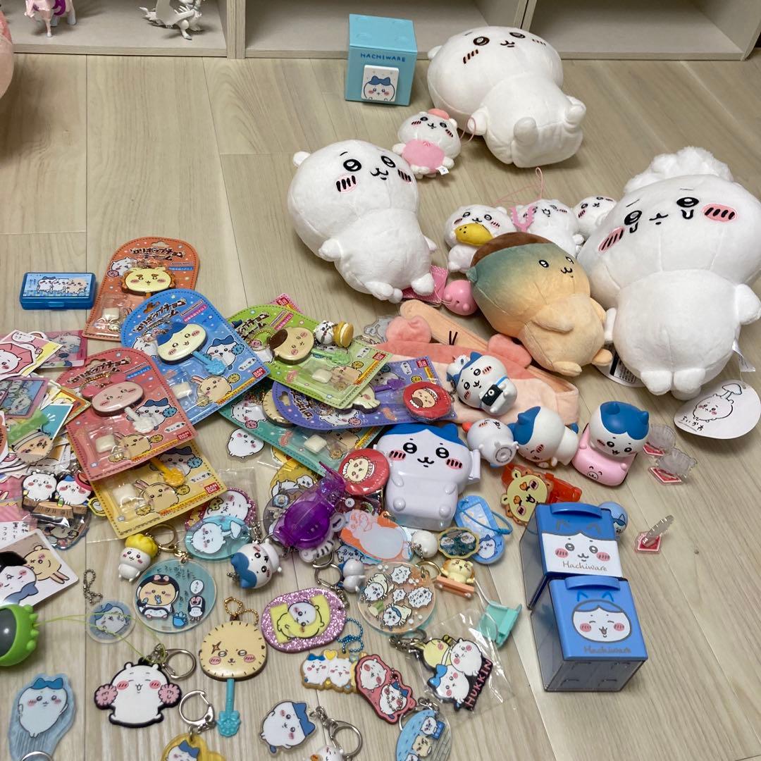 ちいかわ　ぬいぐるみ　カード　シール　ガチャ　フィギュア　マスコット