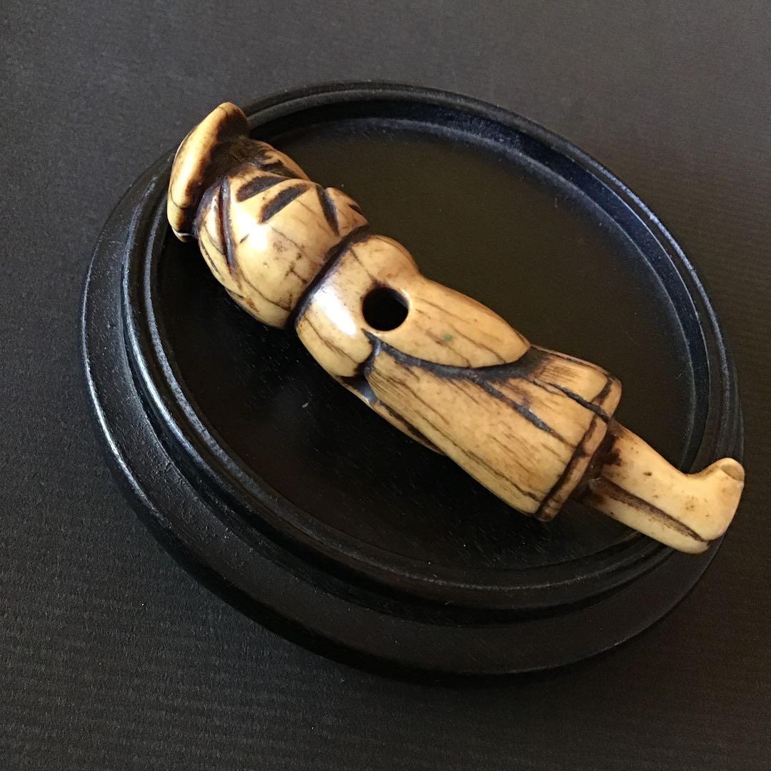 根付「行商人」江戸時代保証　材質(本州鹿) N箱