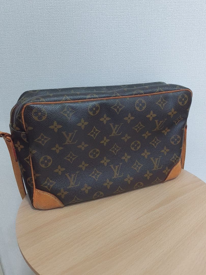 LOUIS VUITTON ショルダーバッグ