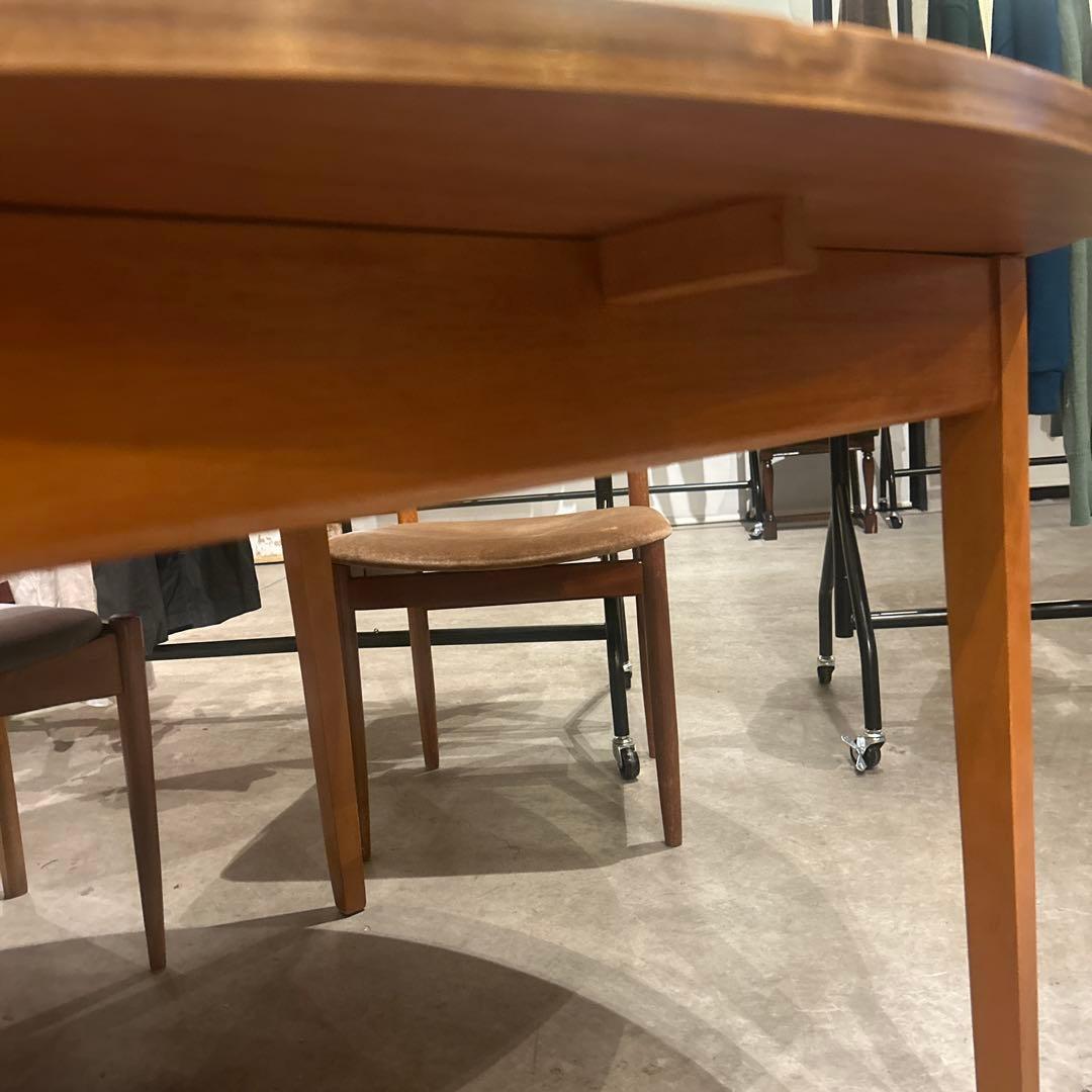 木製円形ダイニングテーブル