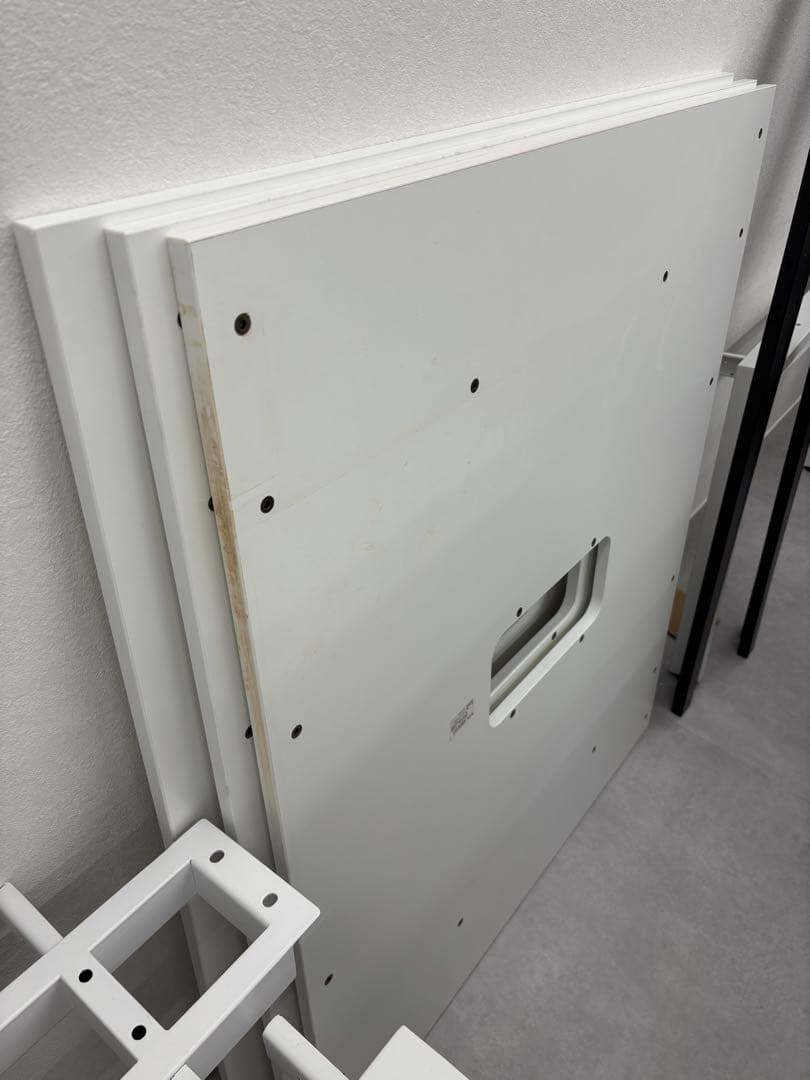 オフィスデスク（8人用）ホワイト　フリースタイルデスク配線収納付き