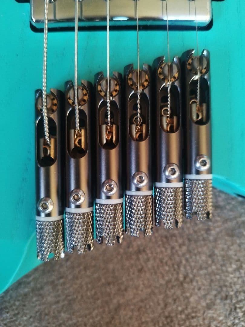 GOC Guitars Ilumina 6弦マルチスケール