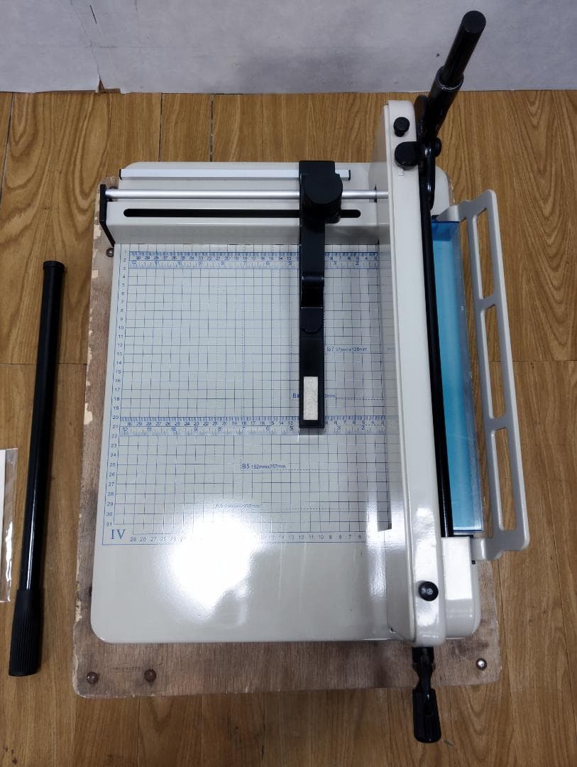 K♢1167 ダイシン 裁断機 ペーパーカッター DS-858A4
