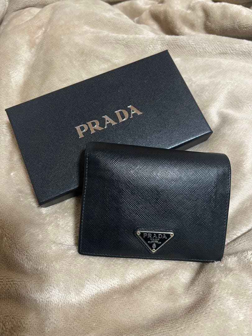 【美品✨】プラダ 二つ折り財布 サファイアーノ ブラック 三角ロゴ