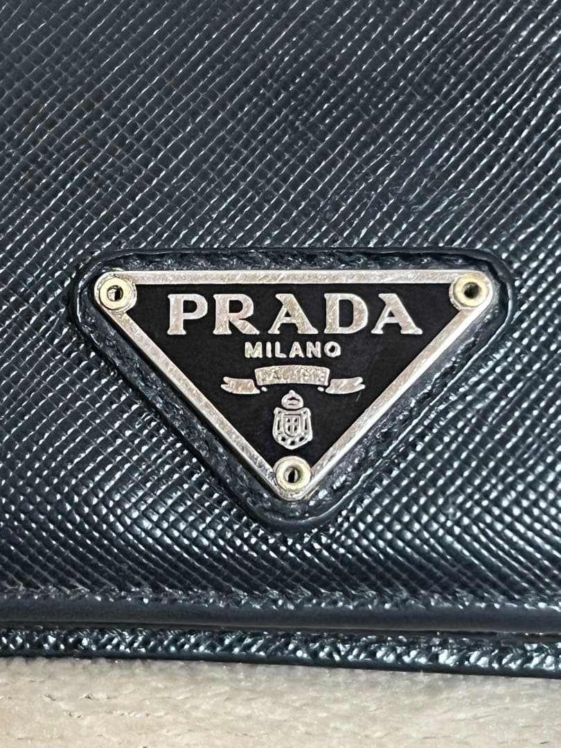 【美品✨】プラダ 二つ折り財布 サファイアーノ ブラック 三角ロゴ