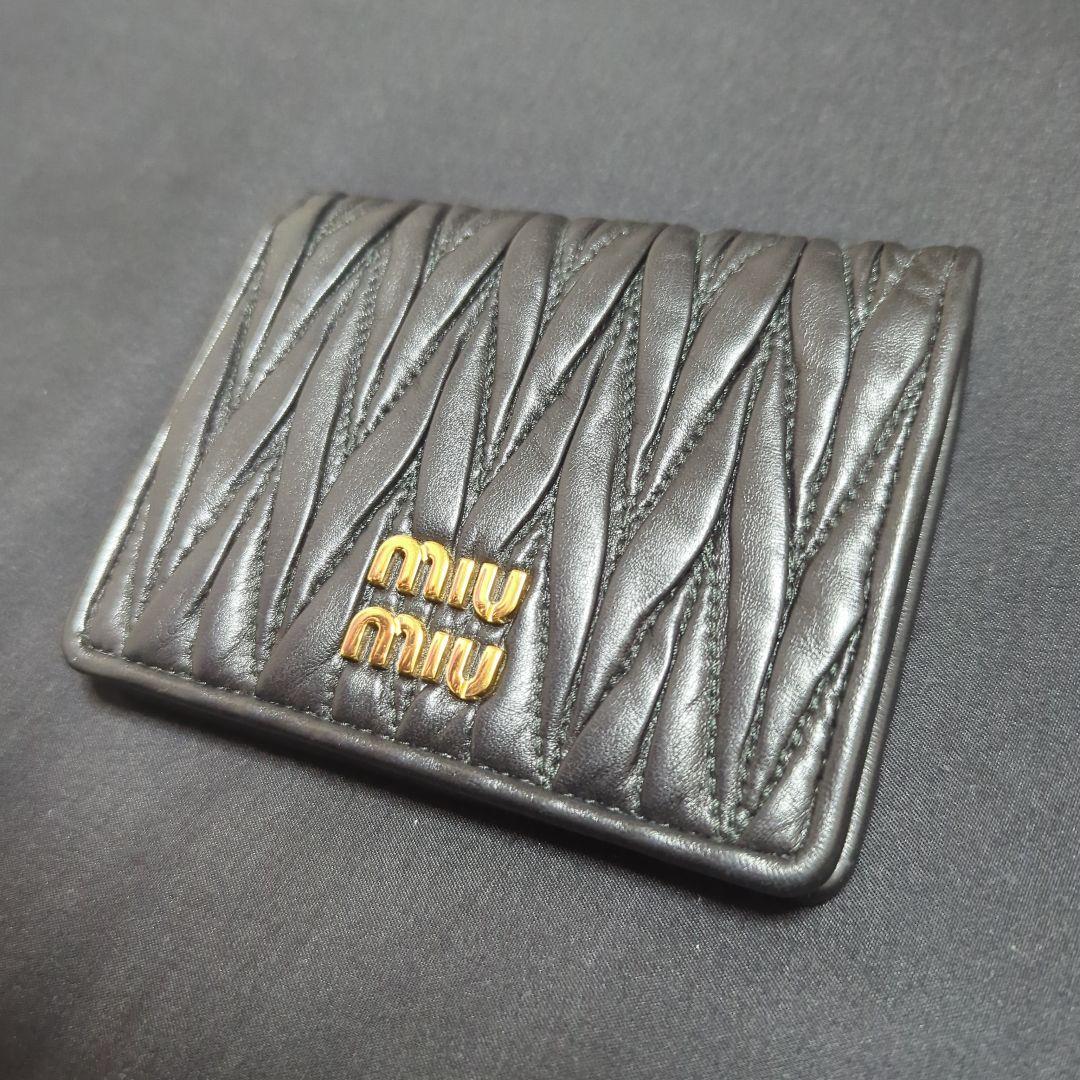 miumiu 黒財布 二つ折り