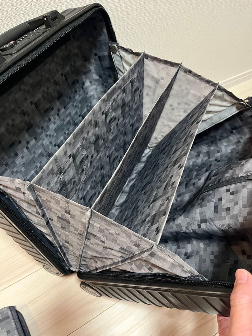 REMOWA（リモワ サルサ）　27L　キャリーケース　４輪