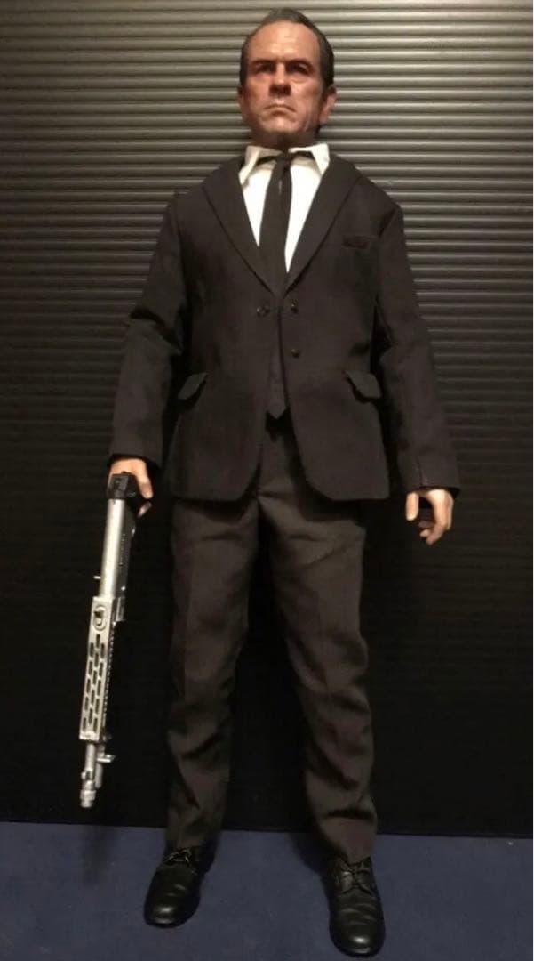 エンターベイ M.I.B3 トミー・リー・ジョーンズ 1/6 フィギュア