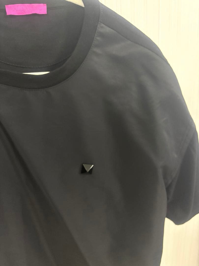 (新品)Valentino ロックスタッズメンズTシャツ