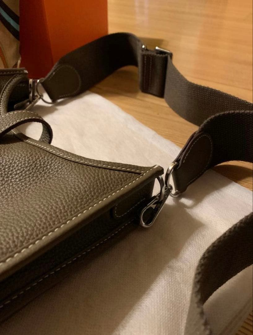 Hロゴ Hパンチング ショルダーバッグ ショルダーストラップ2本付き 最高級革