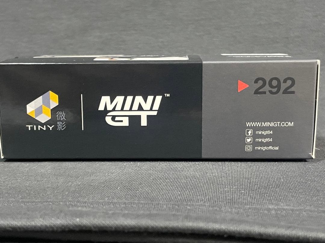 MINI GT Isuzu Nシリーズ(ELF) 車両積載車 LBWK ブラック