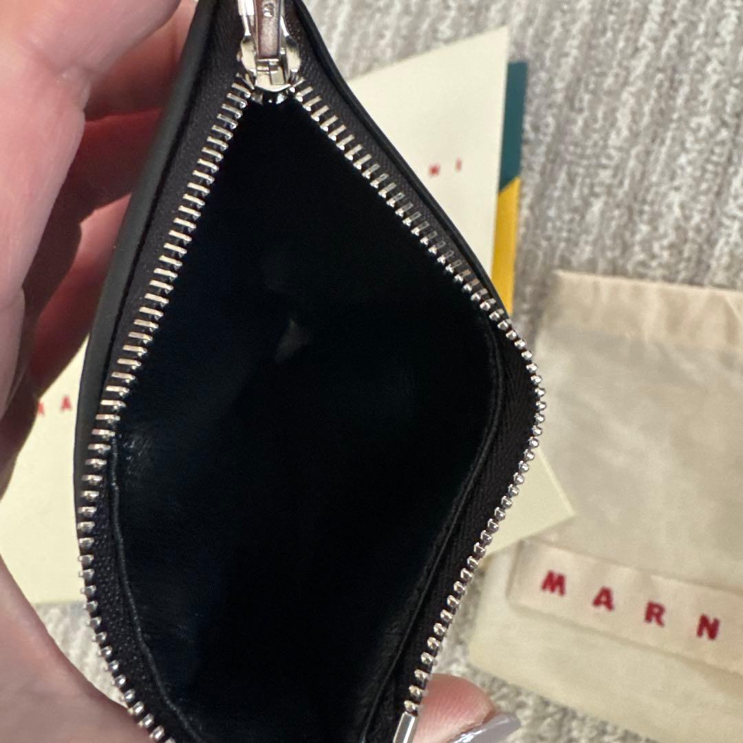 お値下げ中！未使用品　マルニ　MARNI ブラック 三つ折り財布