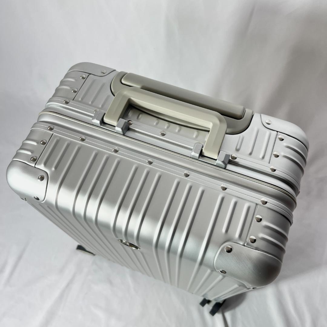 超美品 メルセデスベンツ アルミスーツケース シルバー キャリーケース 32L