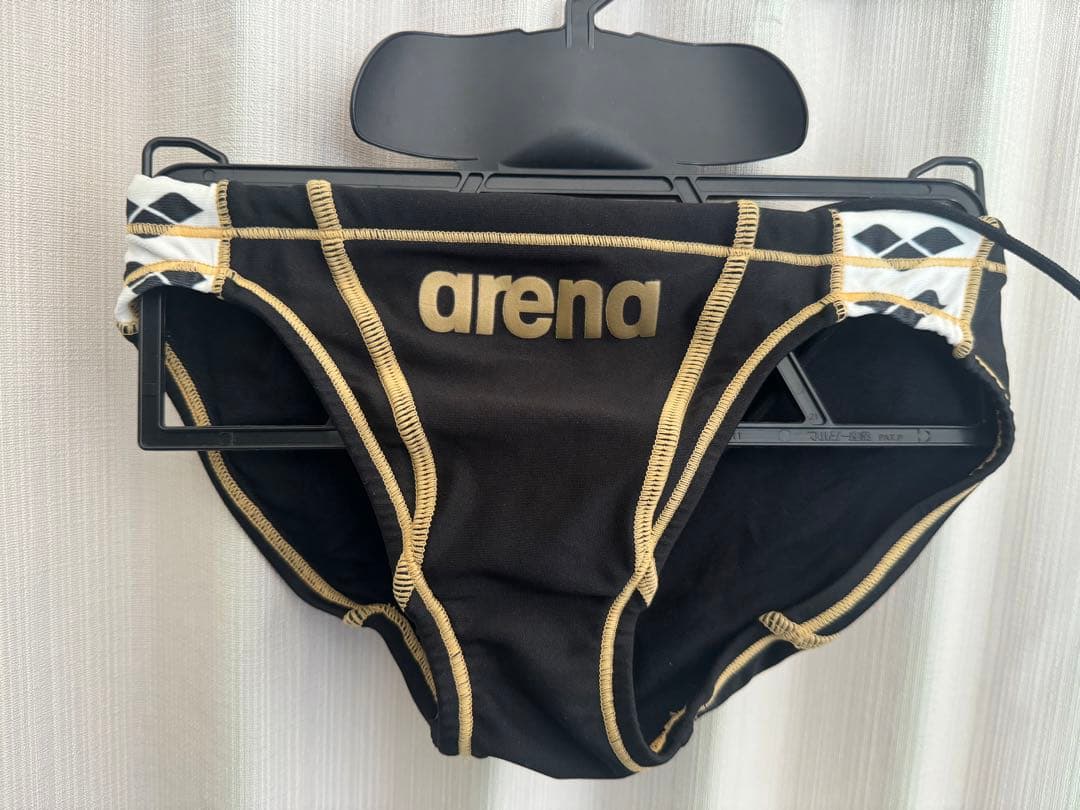 arena 競パン　黒/金