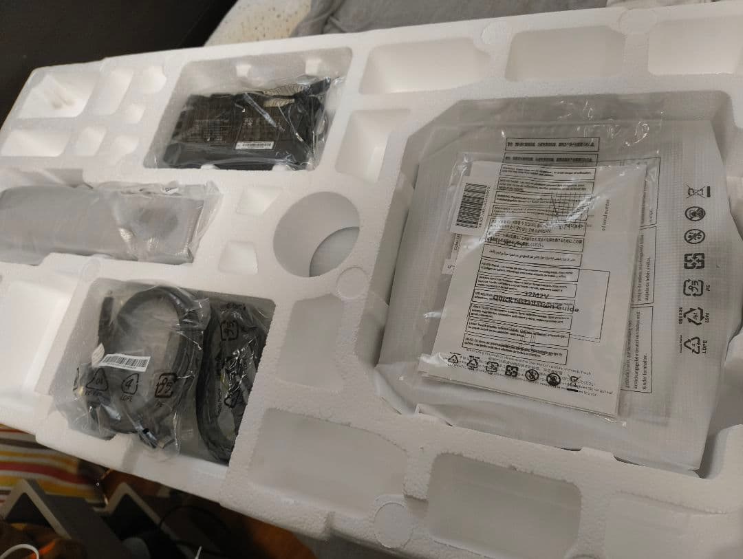 美品INNOCN 32M2V　4K Mini LED Monitor