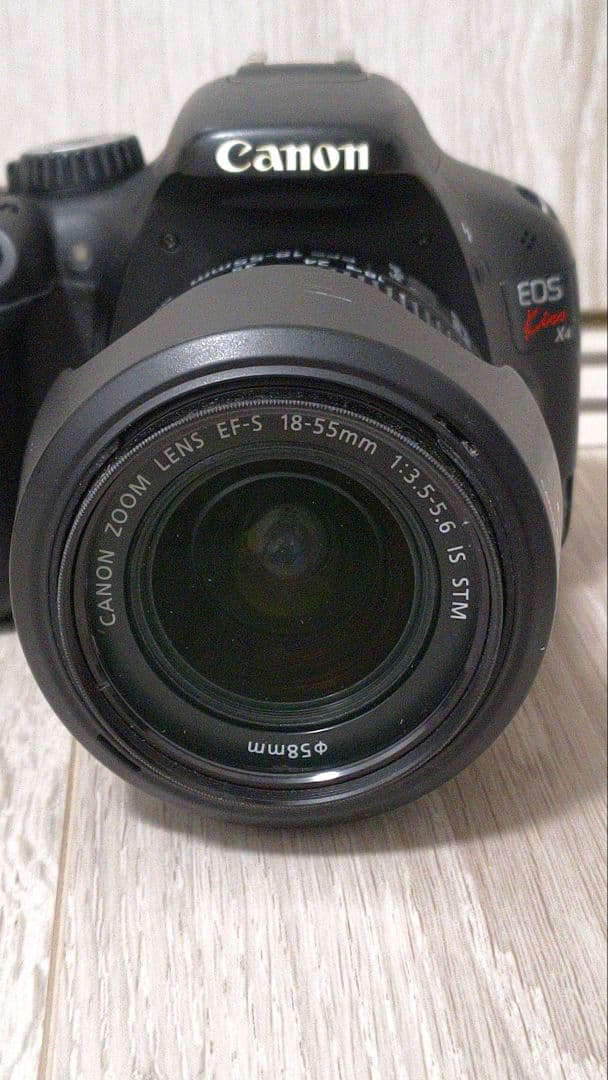 EOS KISS X4 本体　標準レンズ、ズームレンズセット