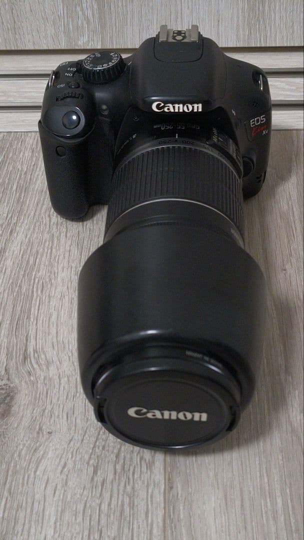 EOS KISS X4 本体　標準レンズ、ズームレンズセット