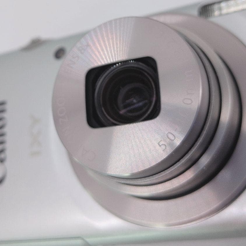 【美品】Canon IXY 200 シルバー コンパクト バッテリー 充電器付き