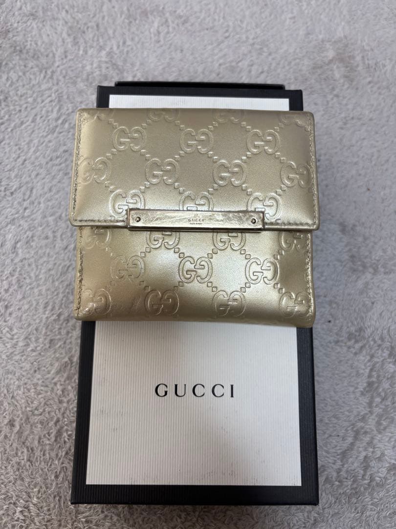 8*様 GUCCI ゴールド　二つ折り財布　グッチ　GGマーク