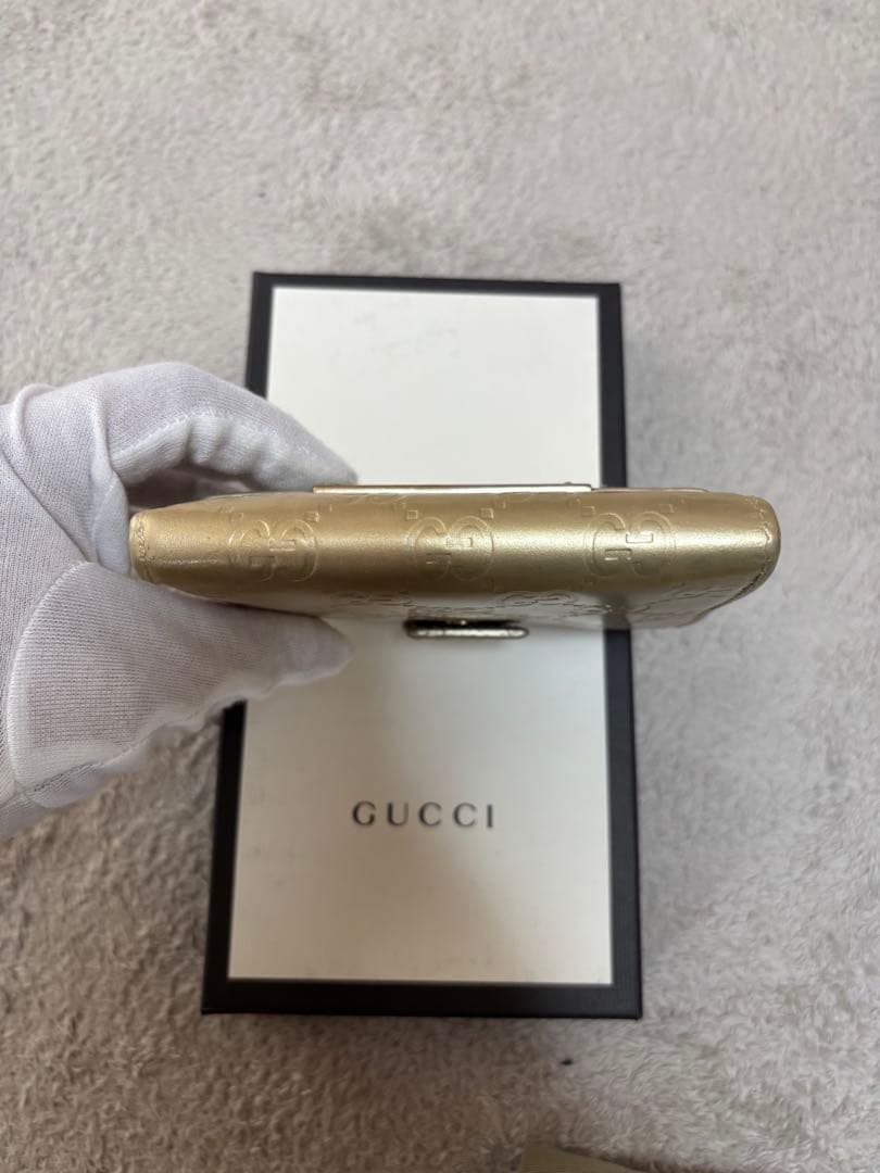 8*様 GUCCI ゴールド　二つ折り財布　グッチ　GGマーク