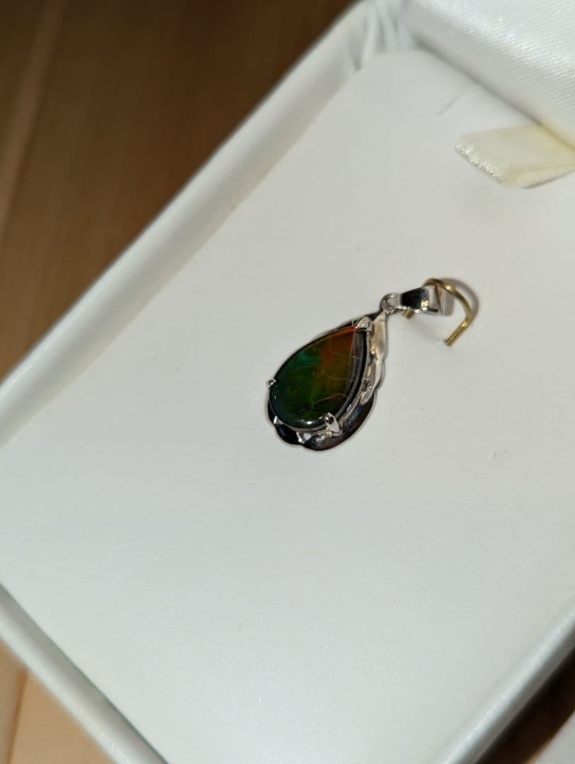 カナダKORITEアンモライト 18K台座ペンダントトップ