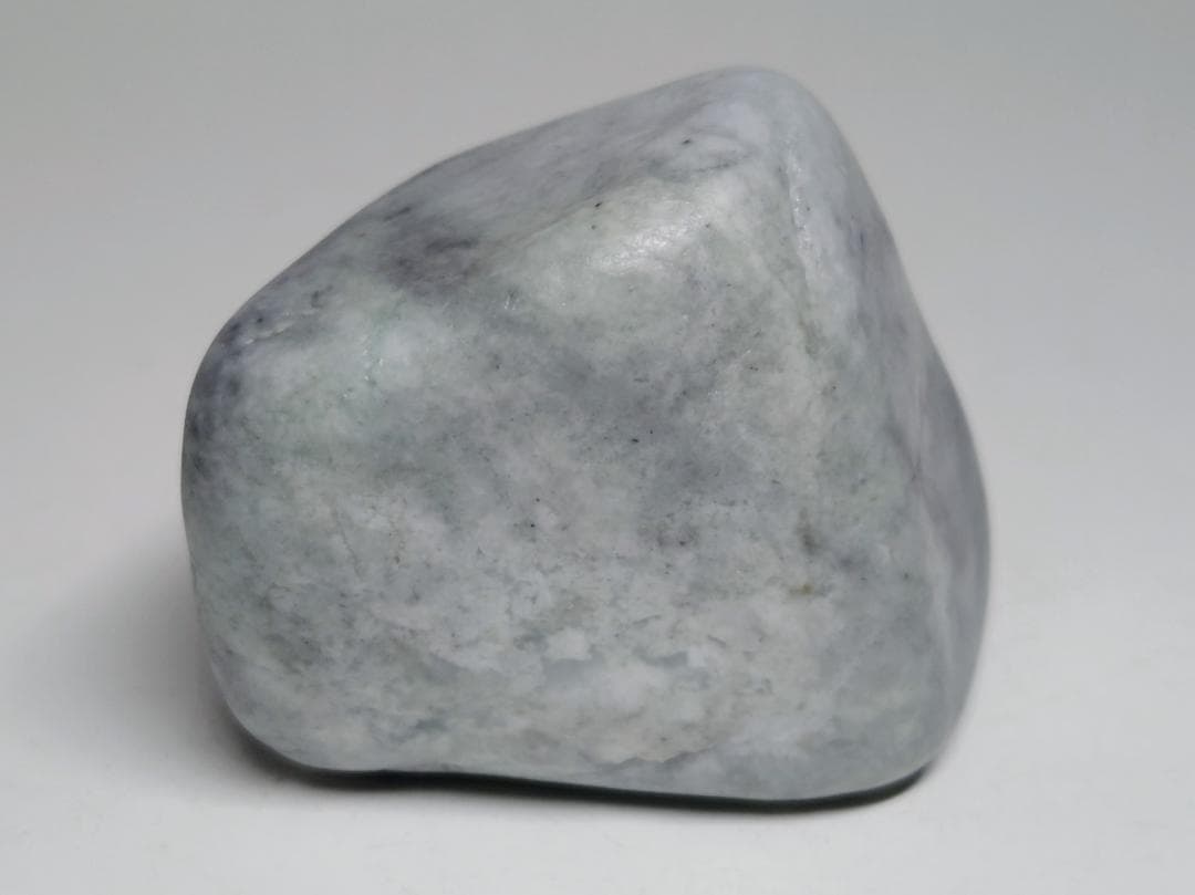 糸魚川⑭ 翡翠 240g ヒスイ 原石 鑑賞石 自然石 誕生石 鉱物 鉱石 水石