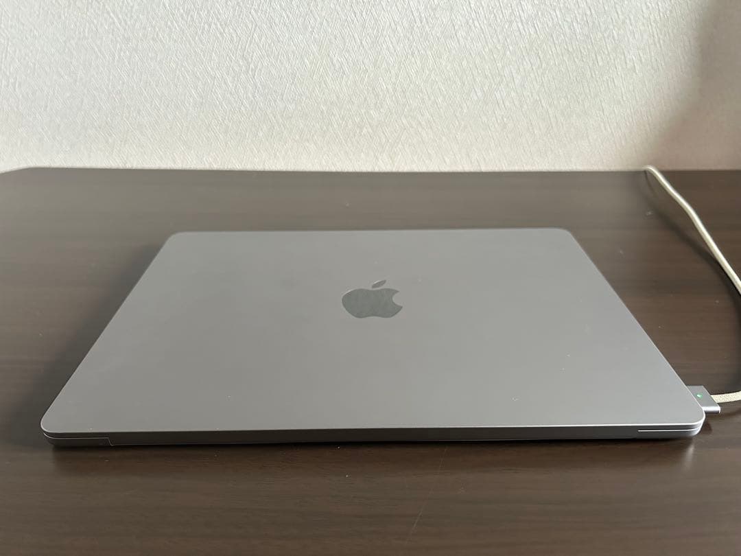 Apple MacBook Air (M2, 2022) 本体＋充電器