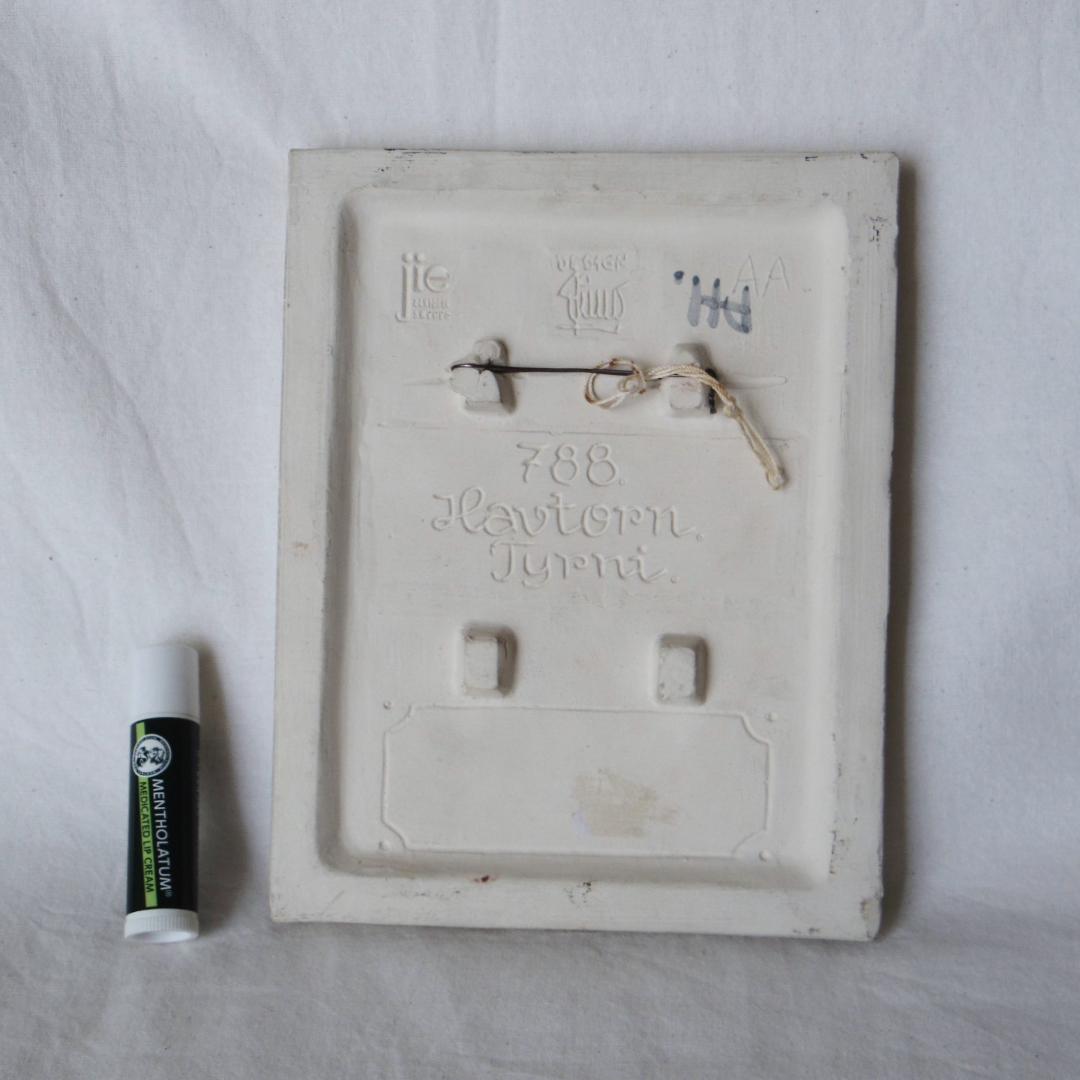 北欧　Jie Gantofta 　壁掛け　白地の陶板　★1992年に廃業