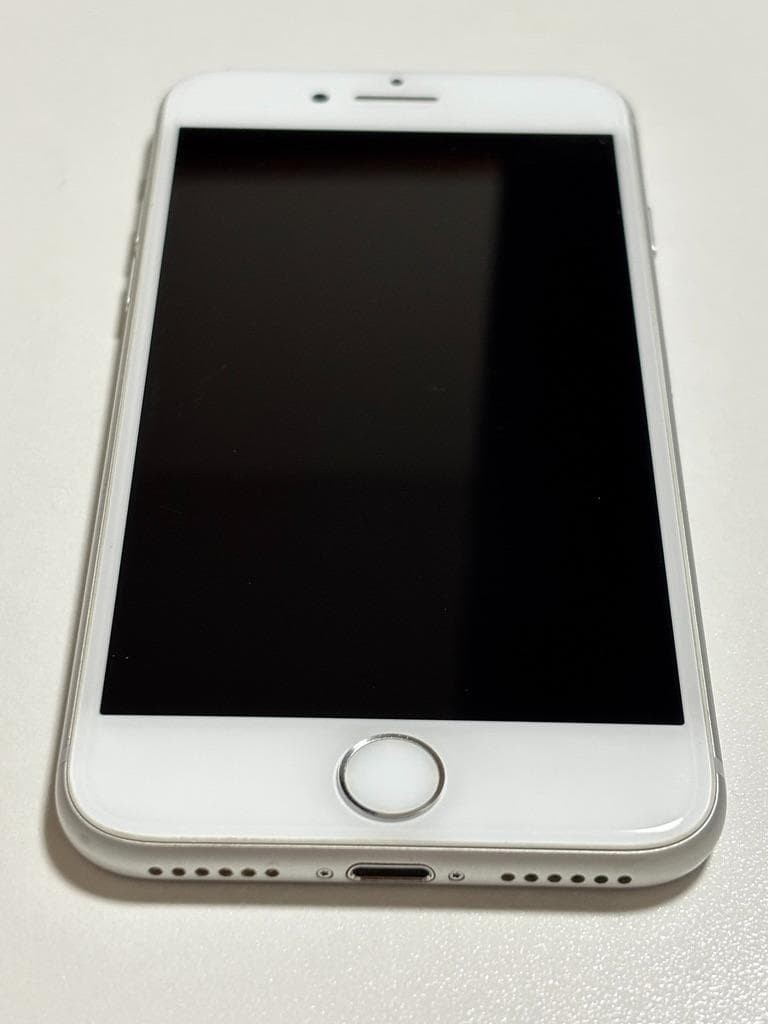 iPhone 8 本体 64GB シルバー バッテリー81% 動作良好