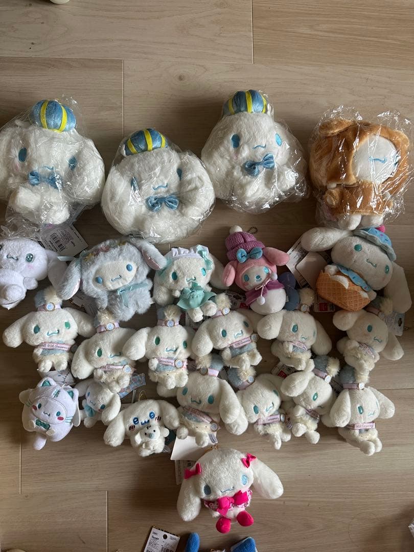 サンリオ　シナモロール　ぬいぐるみ　マスコット