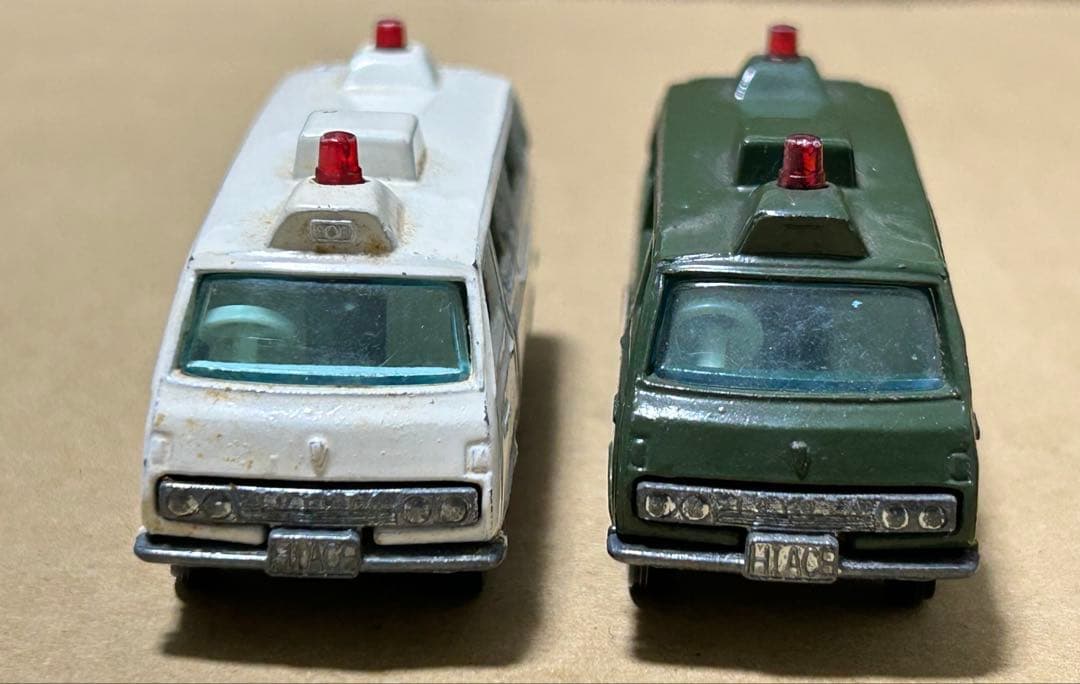 トミカ トヨタ ハイエースコミューター 2台セット