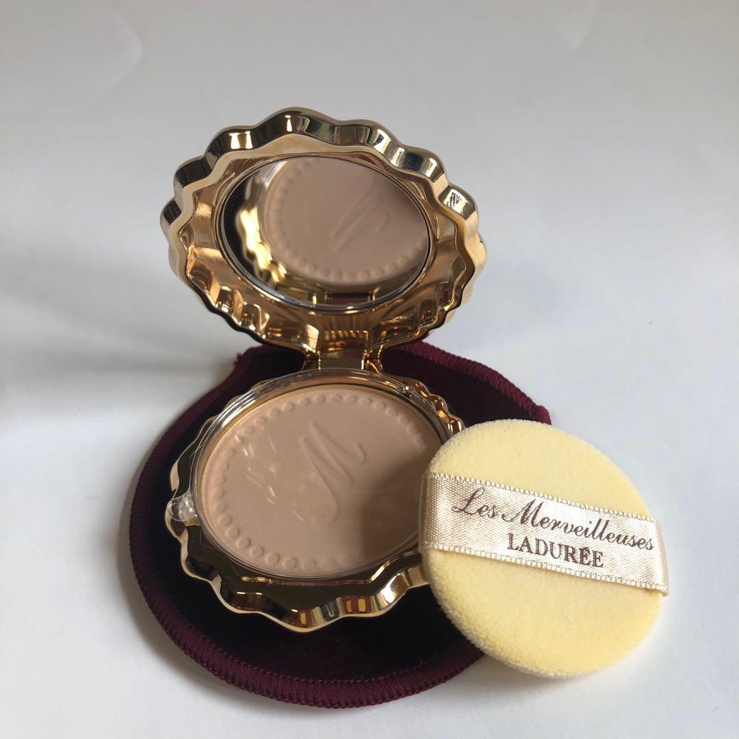 ☆レ・メルヴェイユーズ　ラデュレ貝殻コンパクトケース　フェイスパウダー付き