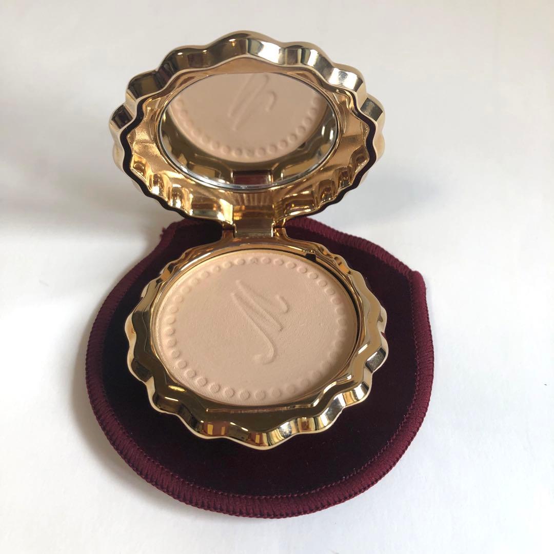 ☆レ・メルヴェイユーズ　ラデュレ貝殻コンパクトケース　フェイスパウダー付き