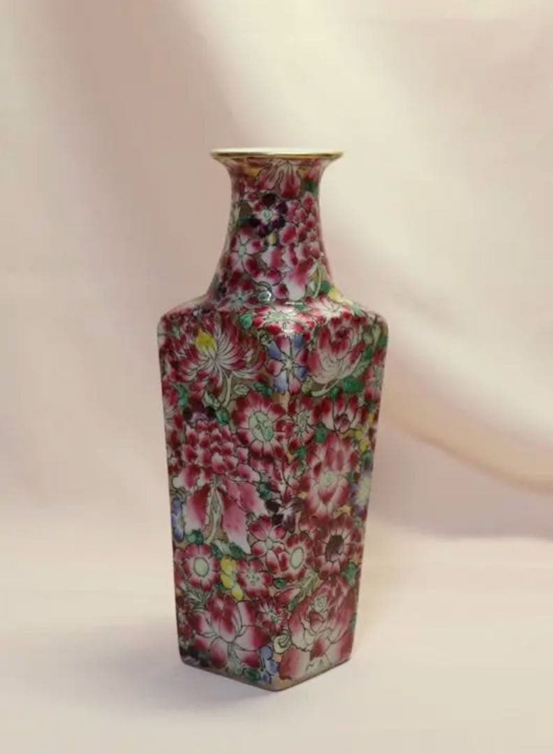 中国　民国期　粉彩角瓶1対　乾隆年製銘　送料込み0629