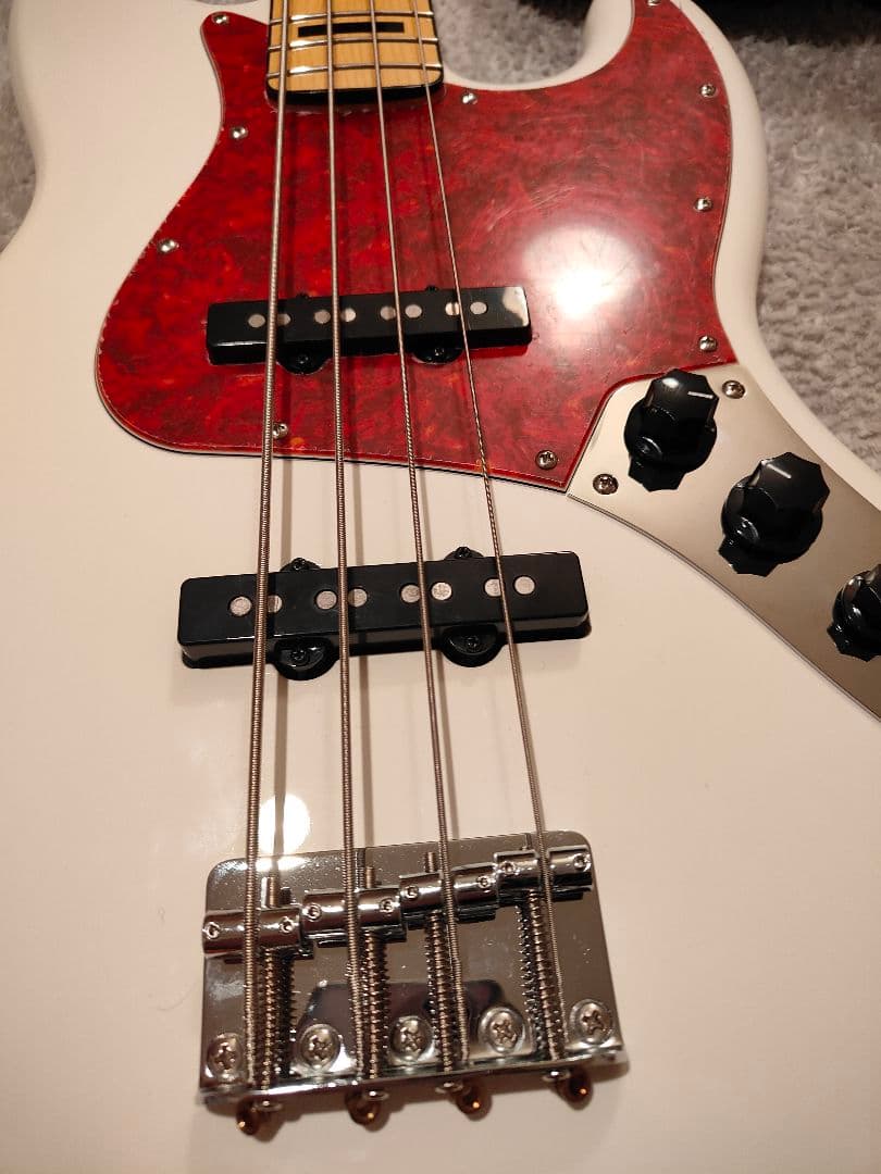 ベース Squier Vintage Modified 70's Jazz Bass