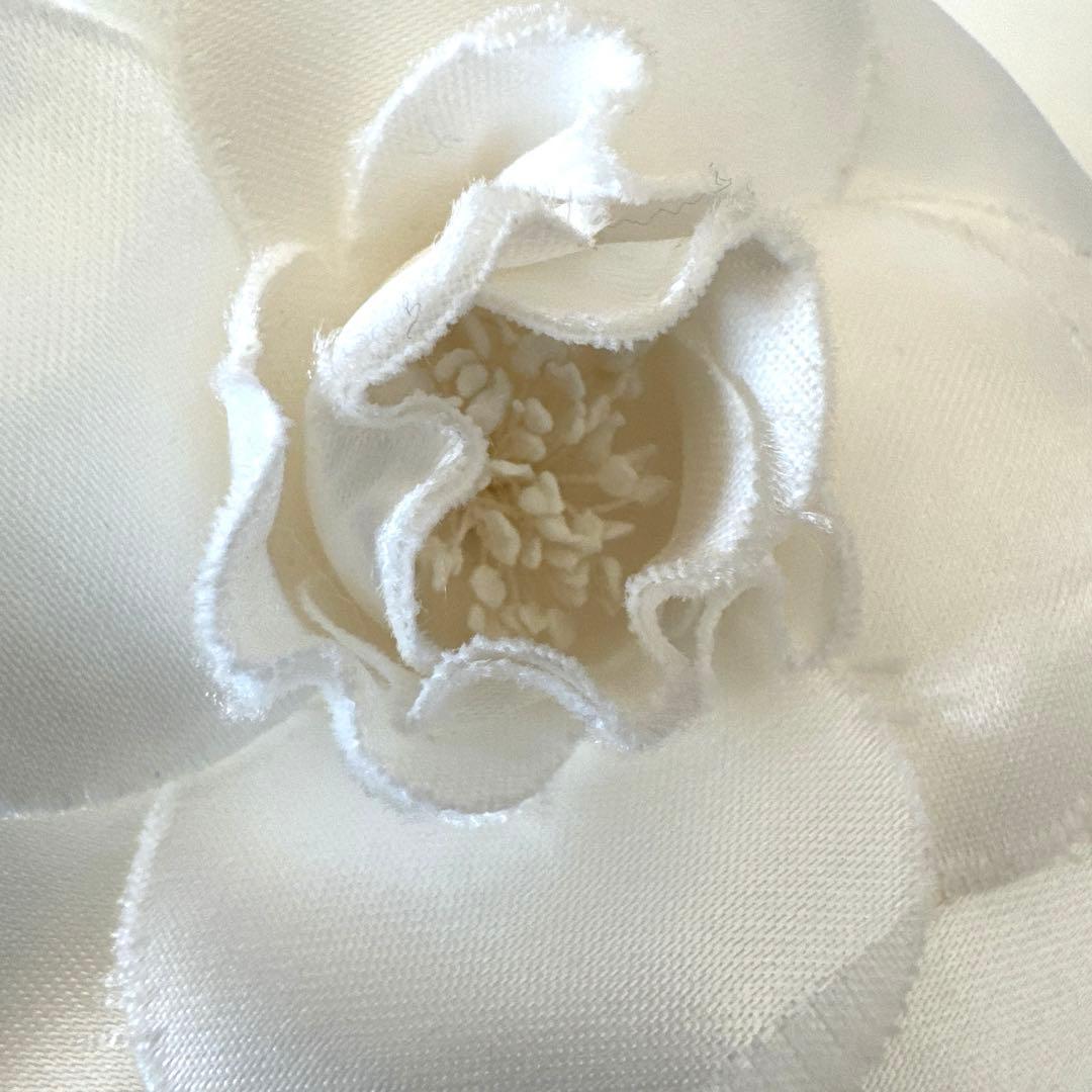 CHANEL シャネル カメリア コサージュ ブローチ　ホワイト