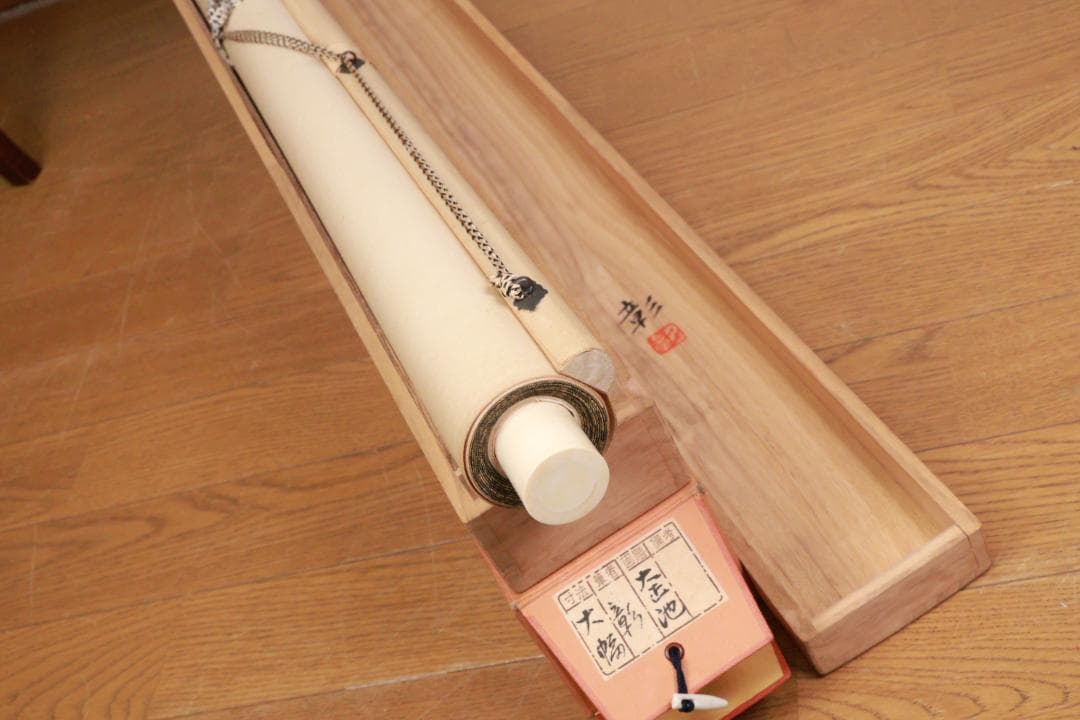 【真作】 鈴木彰 作　『 大正池 』 日本画 掛軸 絹本 大幅 共箱 BE983