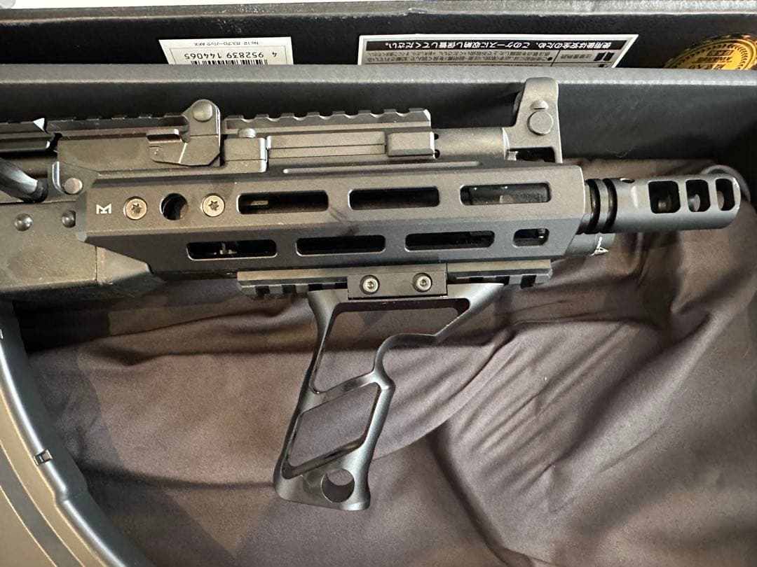 AKX 中古　フォアグリップ　一点式スリング　mlokフラッシュライト付き