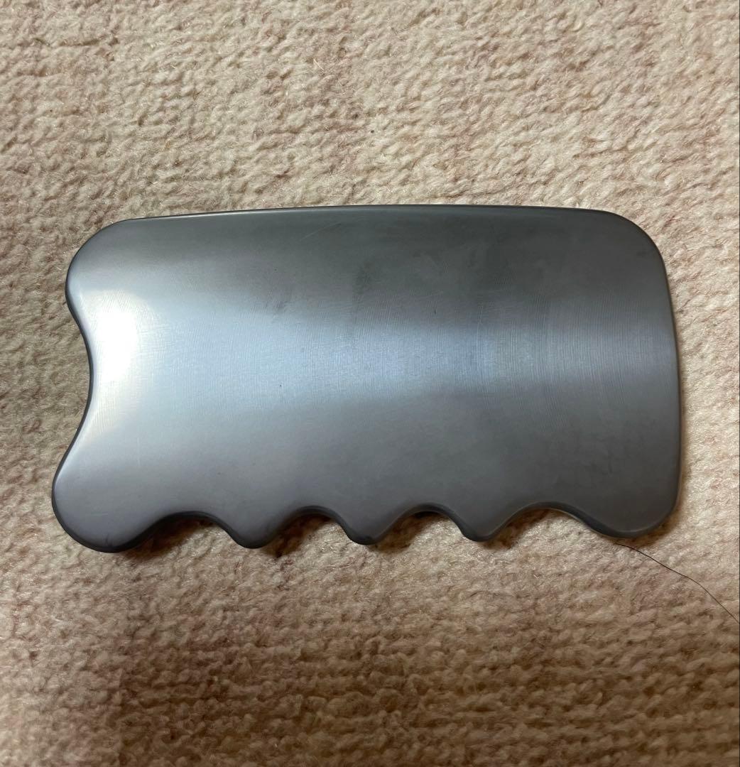 【正規品、ポーチ付き、極美品】 yosa 高品質チタニウムエッジ　美顔器 カッサ