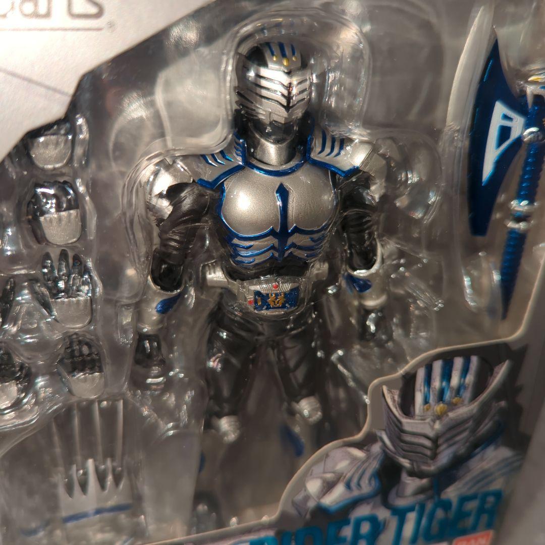 【希少・未開封品】S.H.フィギュアーツ 仮面ライダータイガ 龍騎 フィギュア